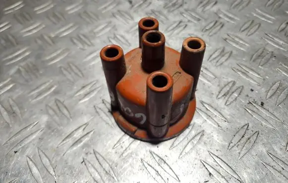 Volkswagen Golf II Spark distributor cap 043905207