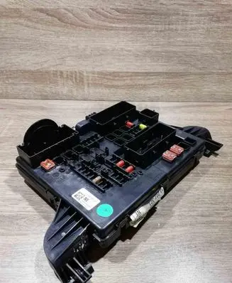 Opel Insignia A Fuse module 1327732102 06351702009