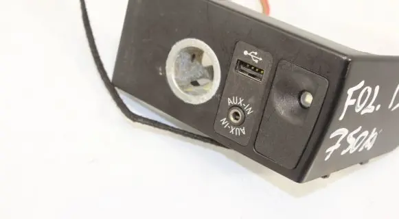BMW 7 F01 F02 F03 F04 AUX in-socket connector 9129652 9179825 51169179825