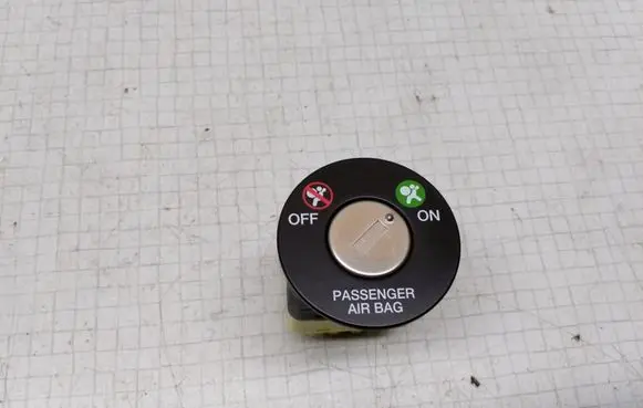 KIA Magentis Passenger airbag on/off switch 