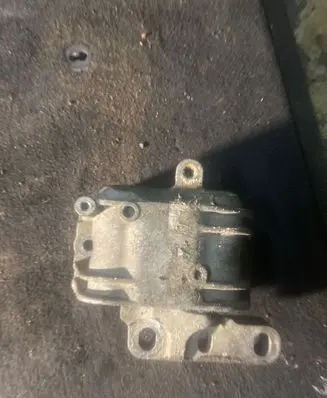 Skoda Octavia Mk2 (1Z) Engine mount bracket
