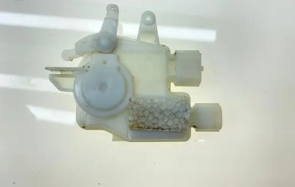 Subaru Outback Central locking motor 61100AG01A 61100AG 61100AG010