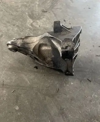 Mercedes-Benz C W204 Engine mounting bracket A6512231304 6512231304