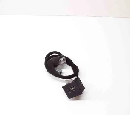 Maserati Ghibli AUX in-socket connector 670009770 67000977