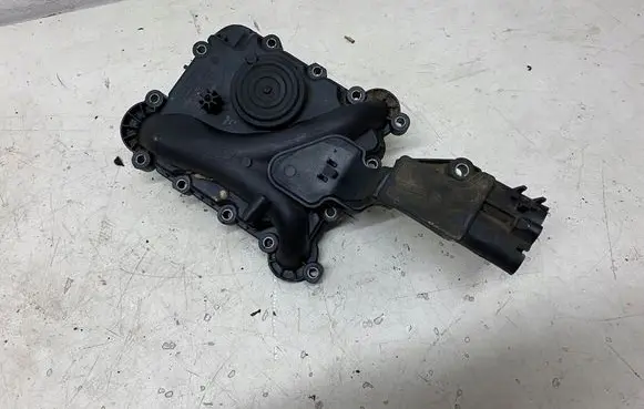 Audi A6 S6 C6 4F Breather valve 06E103547
