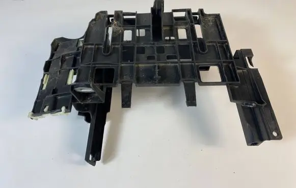 BMW 5 G30 G31 G38 Engine control unit holder 8605530