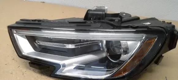 Audi A3 S3 8V Headlight/headlamp 8V0941005G