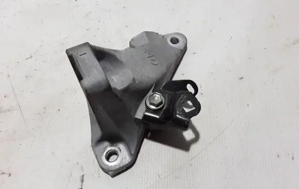 Engine mounting bracket