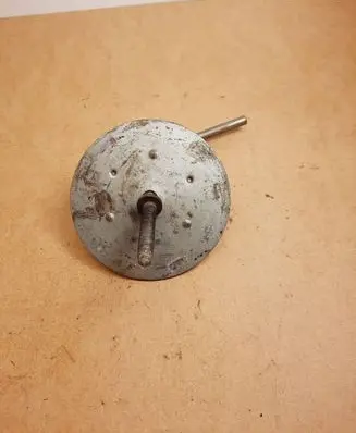 Mercedes-Benz W123 Spare wheel bolt 