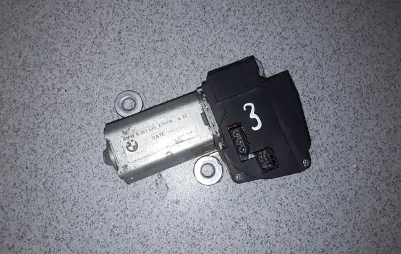 BMW 5 E39 Wiper motor 8361640