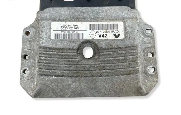 Dacia Sandero Engine control unit/module V29034179A 237102071R 237103317R