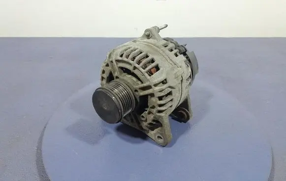 Renault Clio III Generator/alternator 8200660033A