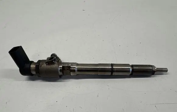 Volkswagen Golf VI Fuel injector 03L130277B