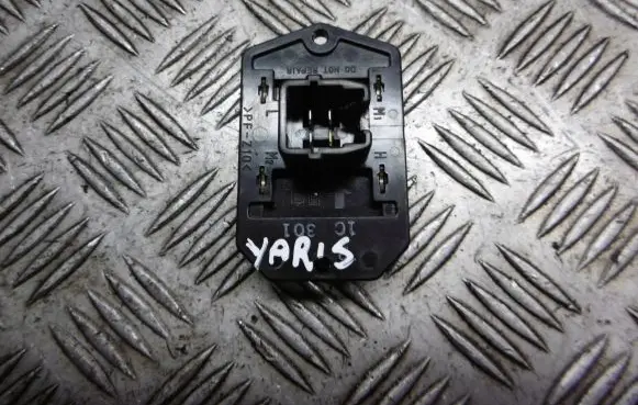 Toyota Yaris Heater blower fan relay 