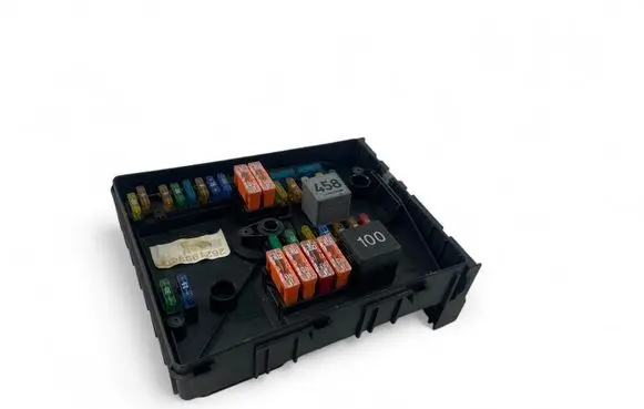 Volkswagen Golf V Fuse module 1K0937125