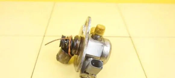 BMW 1 E81 E87 Fuel injection high pressure pump 0261520041 N43B20A