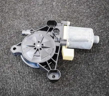 Volkswagen Tiguan Front door window regulator motor