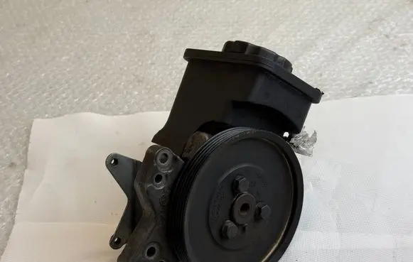 BMW 5 E39 Power steering pump 1928100271 2247046 32422247046