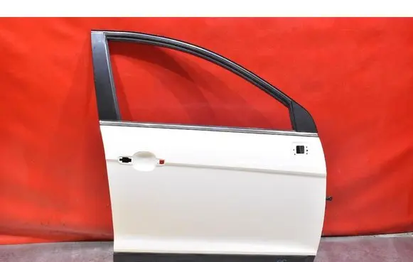 Chevrolet Captiva Front door