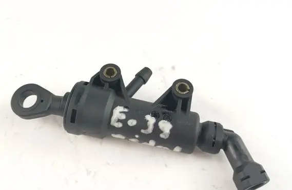 BMW 5 E39 Clutch master cylinder 21521165010