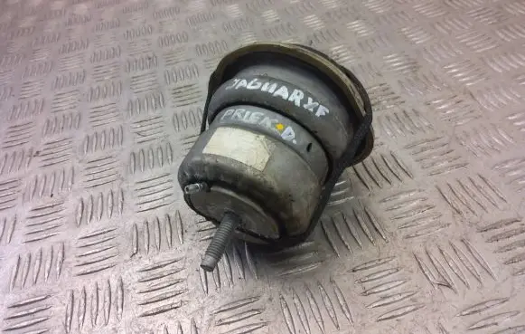 Jaguar XF X250 Engine mount bracket