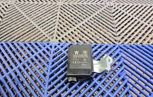 Toyota Yaris Tire pressure control unit 897600D011 MR101582015 MB1584003490
