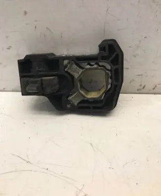 Radiator mount bracket