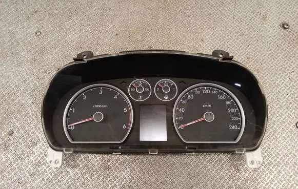Hyundai i30 Speedometer (instrument cluster) 940332R205