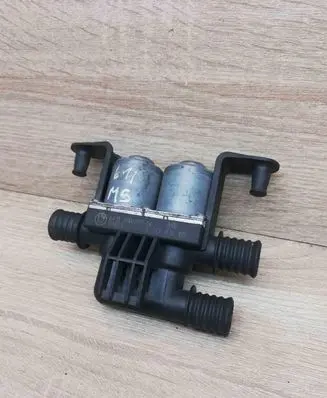 BMW X5 E53 Coolant heater control valve 6906652