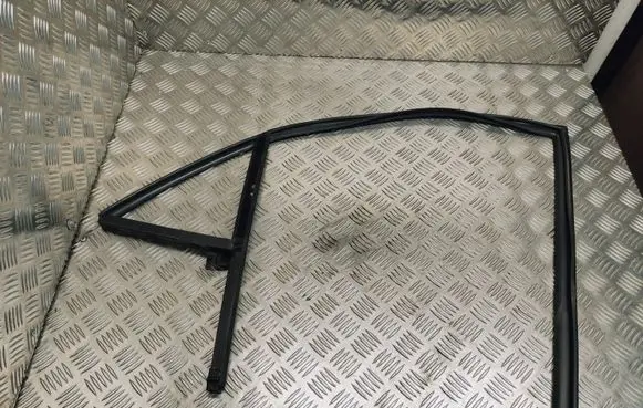 KIA Rio Rubber seal rear door window/glass 