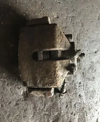 Volkswagen PASSAT B6 Front brake caliper