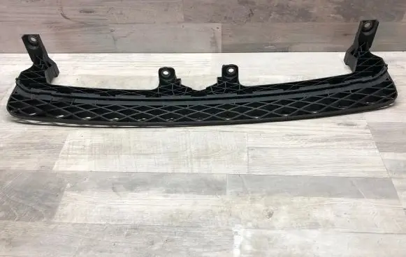 Volkswagen PASSAT B7 Front bumper mounting bracket