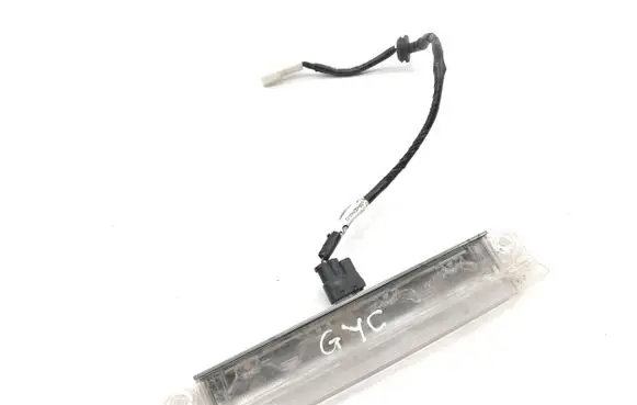 Toyota Yaris Cross Third/center stoplight
