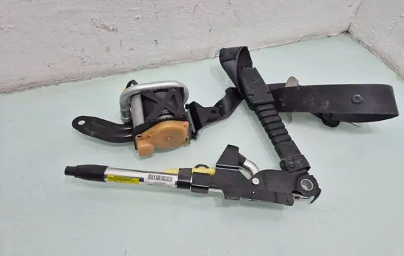 Honda Civic Front seatbelt 81450SMGE110M4