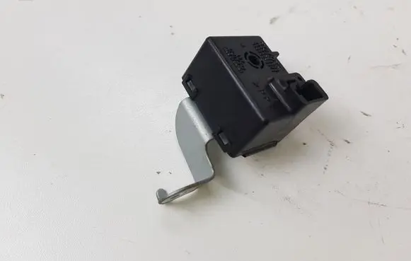 Toyota Avensis T250 Horn buzzer relay 8665013010