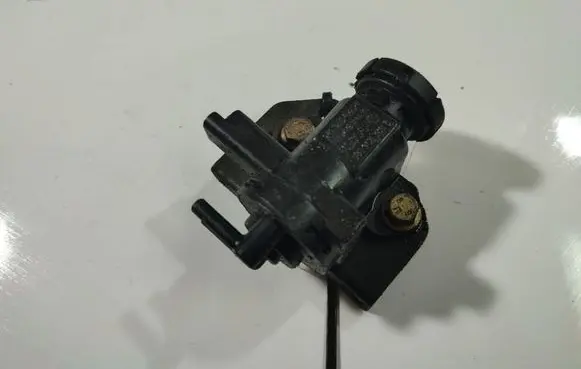 Peugeot 406 Turbo solenoid valve 9635704380
