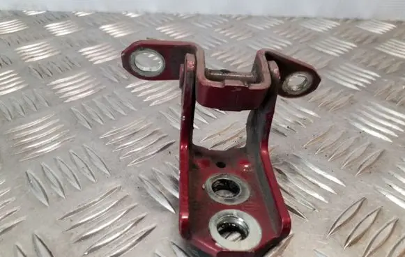 Nissan Juke I F15 Rear door lower hinge
