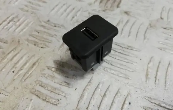 Opel Adam USB socket connector MT115116045 20928734