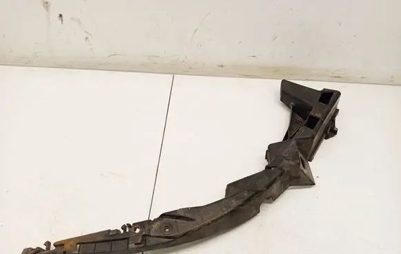 Volkswagen PASSAT B5 Front bumper mounting bracket 3b0807050c
