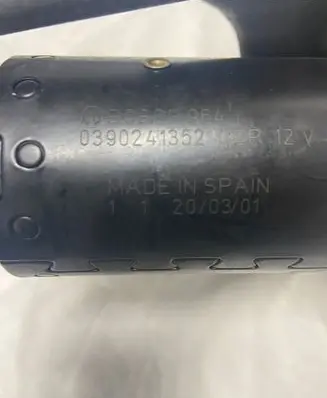 Renault Scenic I Wiper motor 0390241352
