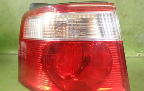 KIA Carens I Rear/tail lights