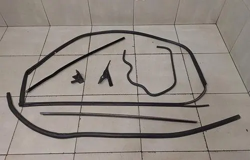 Aston Martin Virage Rubber seal front coupe door window 20112012