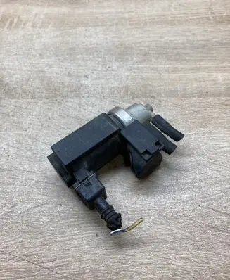 Renault Megane II Vacuum valve 8200270451