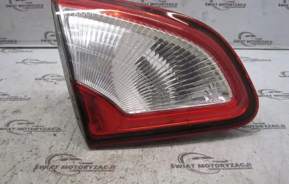 Tailgate rear/tail lights