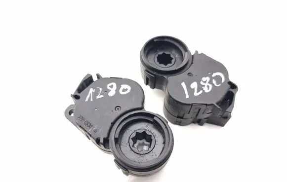 Nissan Leaf II (ZE1) Air flap motor/actuator T1009914P 2404221D
