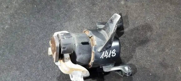 Mazda 6 Engine mounting bracket