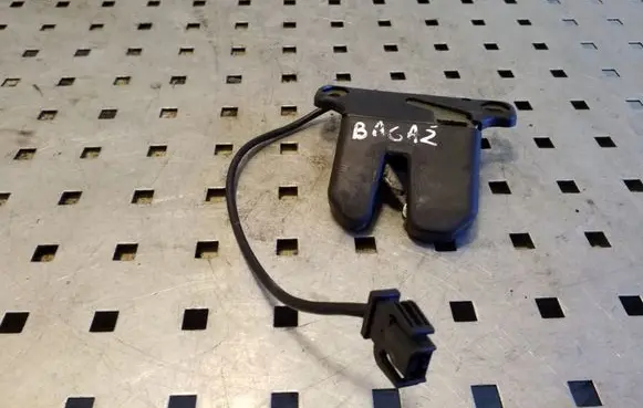 Audi A8 S8 D2 4D Tailgate/trunk/boot lock/catch/latch