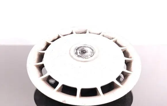 BMW 5 E34 R14 wheel hub/cap/trim 36131179170