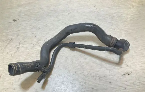 Volkswagen PASSAT B6 Engine coolant pipe/hose 3C0122101R