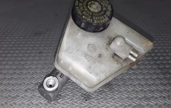 Mercedes-Benz C W202 Master brake cylinder A2024300302